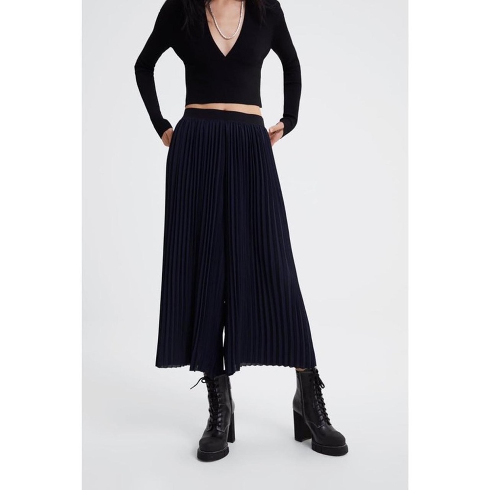 Zara Cropped Black Pleated Trousers